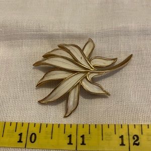 Vintage Trifari Enamel and Gold Tone Brooch